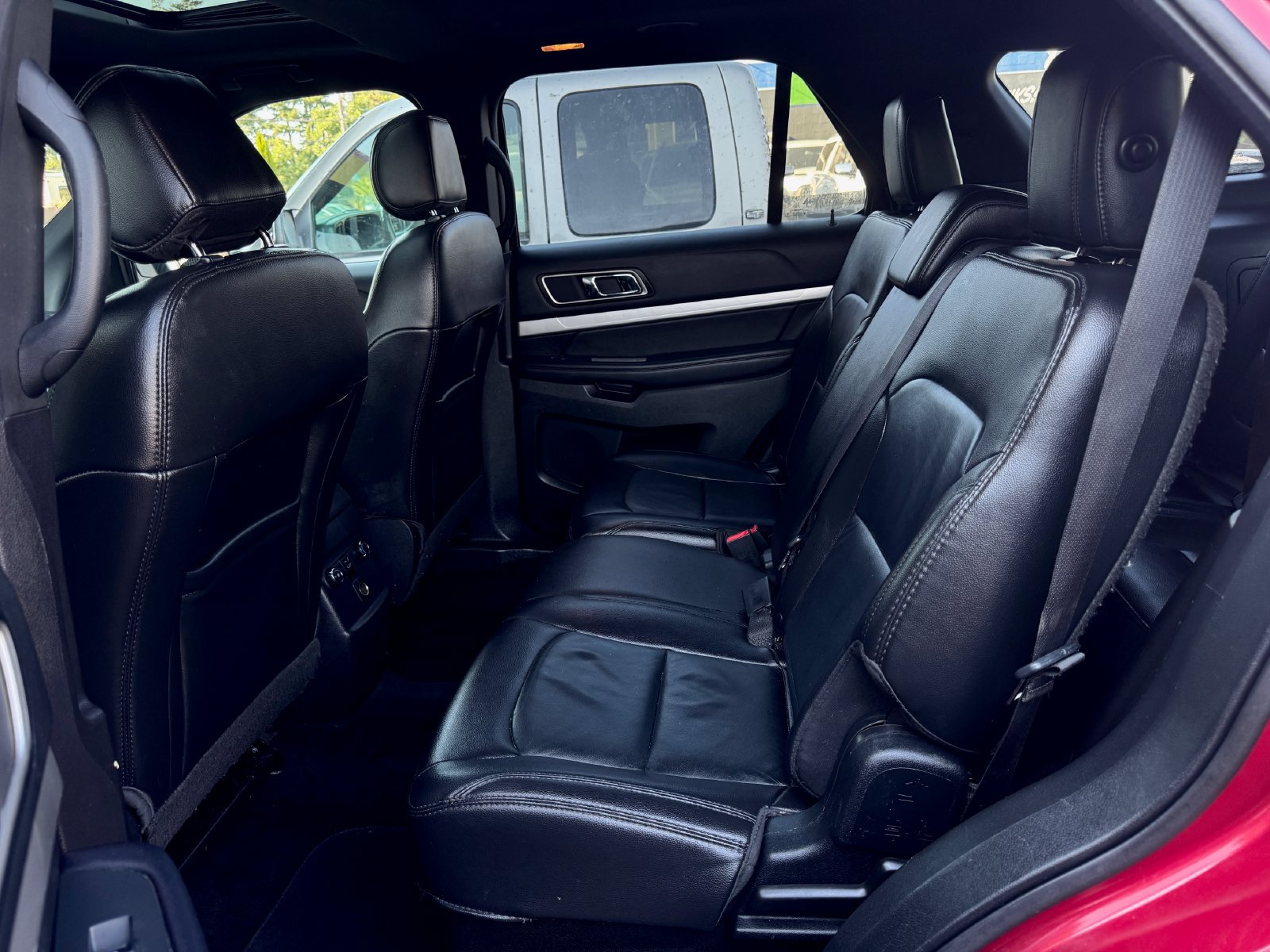 Used 2017 Ford Explorer XLT w/ Equipment Group 202A AWD/4WD image 15