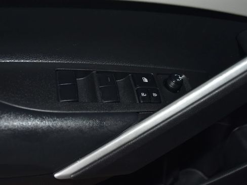 Used 2025 Toyota Corolla Cross L FWD image 22