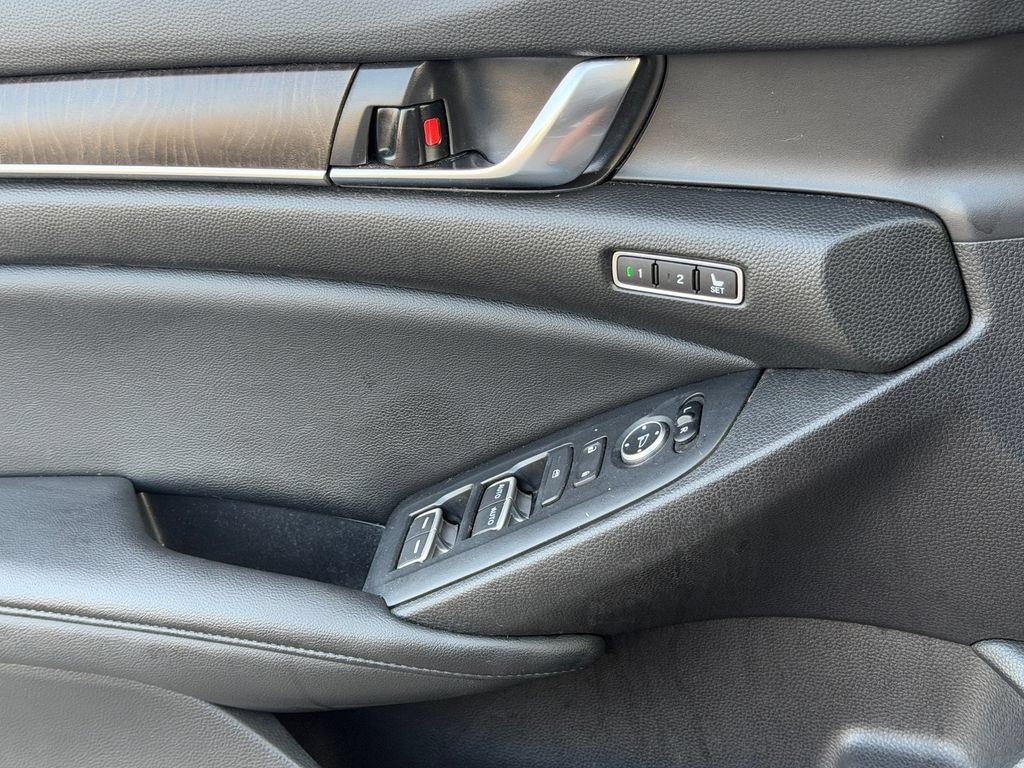 Used 2022 Honda Accord Touring image 24