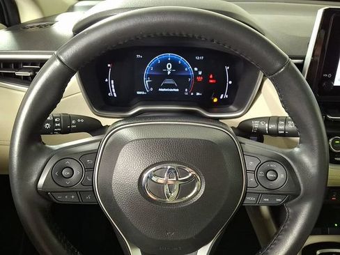 Used 2024 Toyota Corolla Cross XLE w/ Convenience Package AWD/4WD image 19