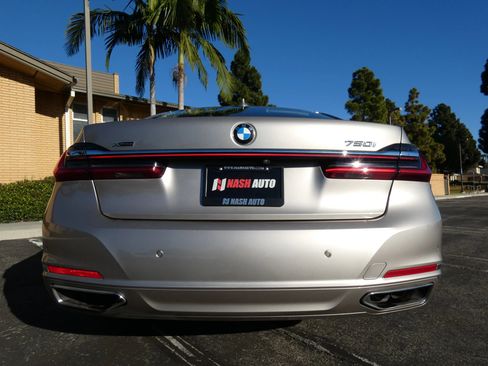 Used 2020 BMW 750i xDrive w/ Executive Package image 10