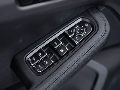 Certified 2026 Porsche Macan AWD/4WD image 25
