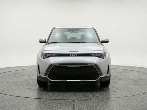 Used 2025 Kia Soul LX w/ LX Technology Package image 2
