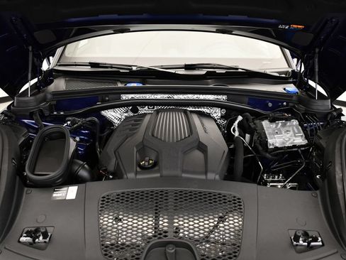 Certified 2026 Porsche Macan Turbo AWD/4WD image 12