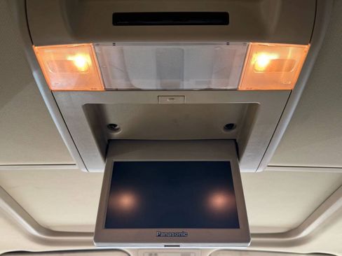 Used 2011 Chevrolet Tahoe LTZ AWD/4WD image 36