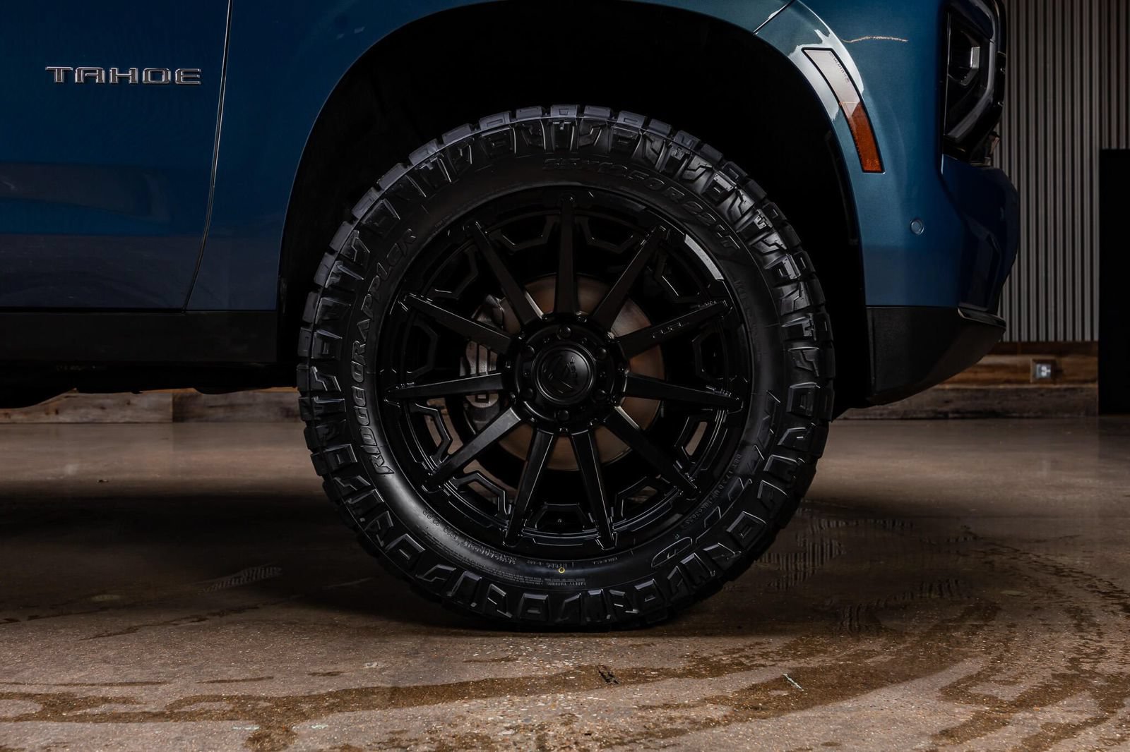 Used 2025 Chevrolet Tahoe Premier AWD/4WD image 12