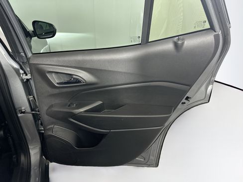 Used 2025 Chevrolet Trax LT w/ LT Convenience Package image 27