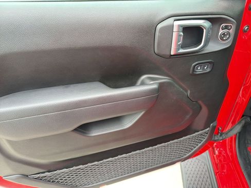 Used 2023 Jeep Gladiator Sport image 12