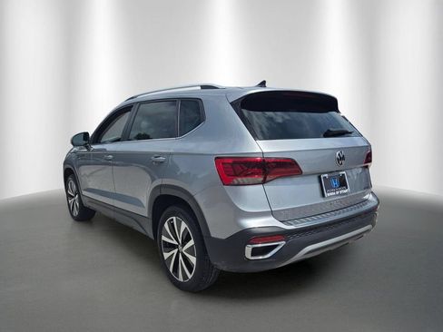 Used 2023 Volkswagen Taos SE FWD image 5