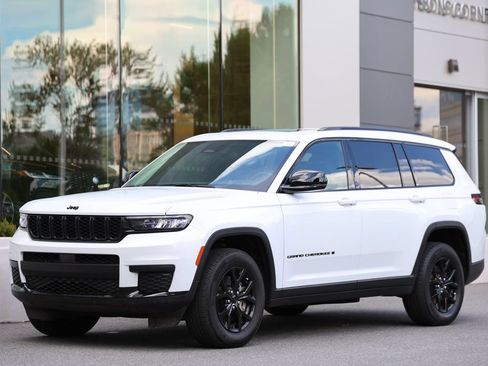 Used 2024 Jeep Grand Cherokee L Altitude AWD/4WD image 1