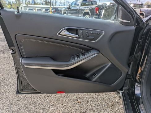 Used 2017 Mercedes-Benz GLA 250 4MATIC image 9