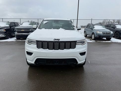 Used 2021 Jeep Grand Cherokee Laredo X image 2