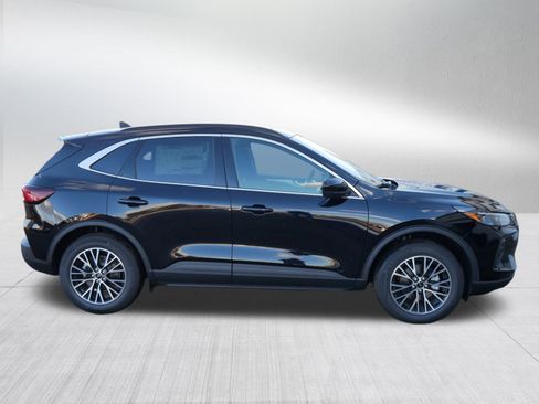 Used 2025 Ford Escape SE w/ PHEV Premium Package image 8