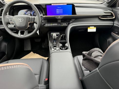 New 2026 Toyota Crown Platinum image 9