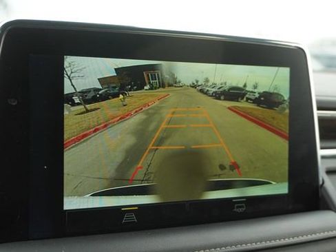 Used 2024 Chevrolet Suburban Premier image 25