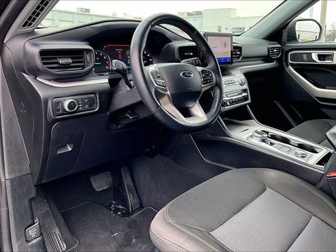 Used 2023 Ford Explorer XLT image 7