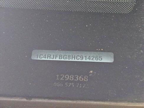 Used 2017 Jeep Grand Cherokee Limited image 15