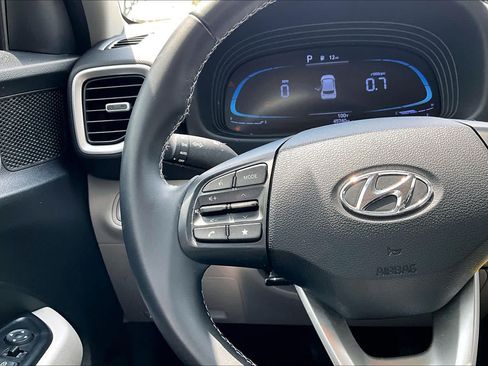 Used 2023 Hyundai Venue SEL FWD image 24