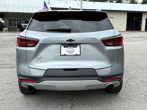 Used 2024 Chevrolet Blazer LT w/ Sound & Technology Package FWD image 6