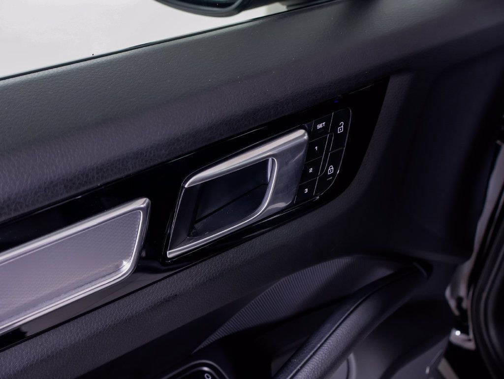 Certified 2023 Porsche Cayenne Platinum Edition AWD/4WD image 26