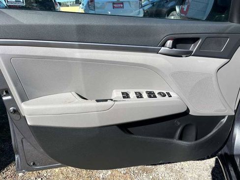 Used 2018 Hyundai Elantra SE w/ SE Connectivity Package 04 image 12