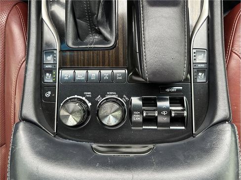 Used 2017 Lexus LX 570 4WD image 24