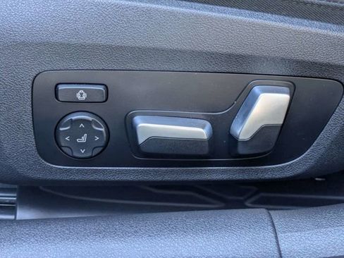 Used 2025 BMW 840i w/ Comfort Seating Package RWD image 19