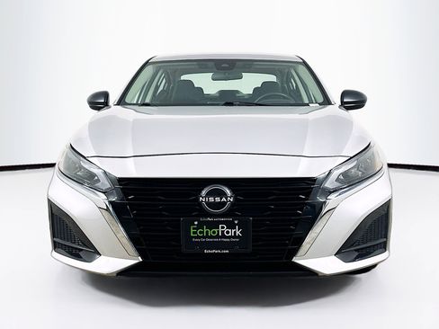 Used 2024 Nissan Altima 2.5 SV FWD image 2
