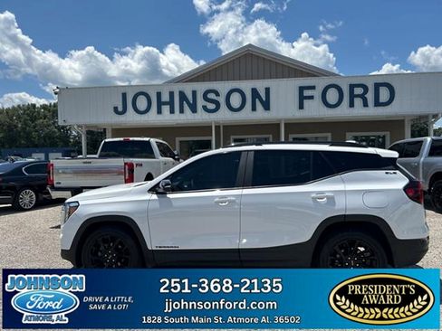 Used 2023 GMC Terrain SLE w/ Elevation Edition image 1