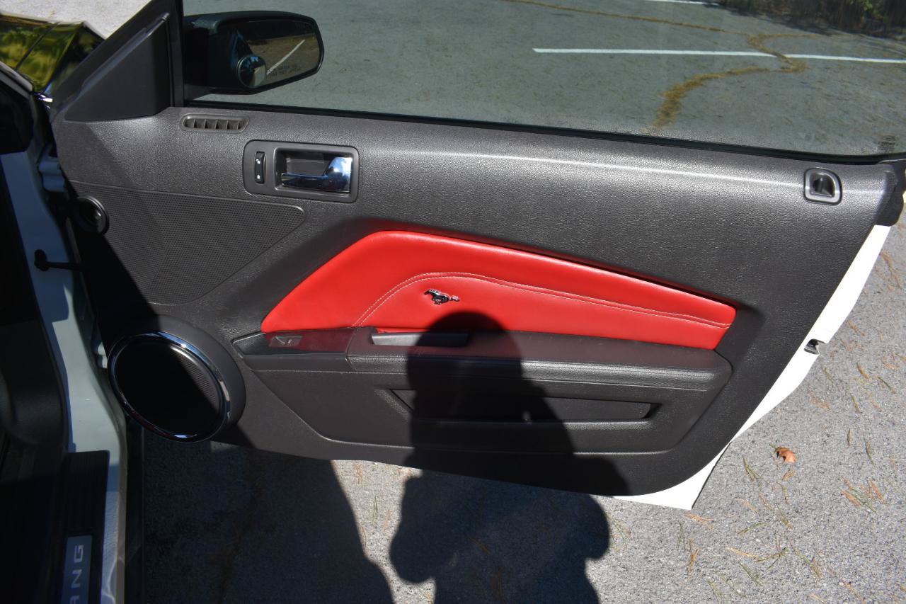 Used 2010 Ford Mustang GT Premium RWD image 23