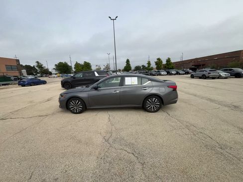 Used 2025 Nissan Altima 2.5 SV FWD image 8