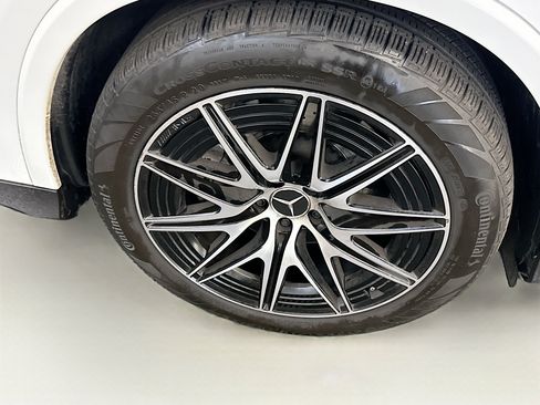 Used 2025 Mercedes-Benz GLC 43 AMG 4MATIC image 11