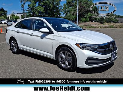 Used 2023 Volkswagen Jetta SE w/ Panoramic Sunroof Package