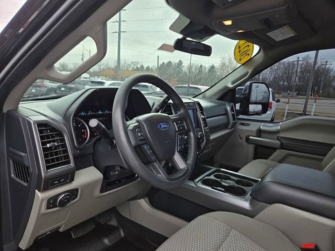 Used 2022 Ford F250 XLT w/ XLT Premium Package image 2