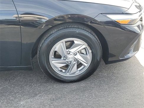 Used 2024 Hyundai Elantra SE image 9
