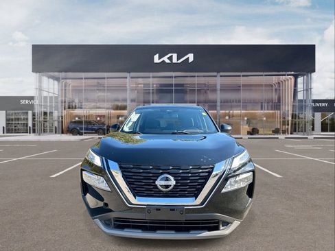 Used 2023 Nissan Rogue SV image 3