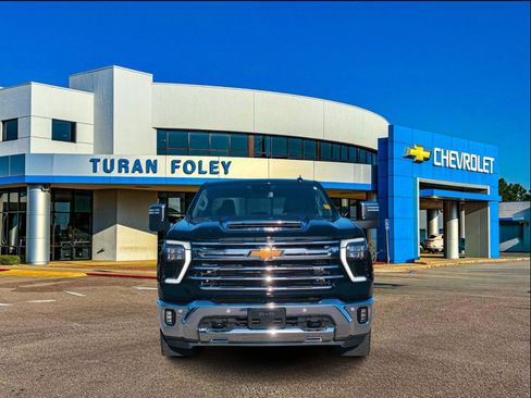 Used 2024 Chevrolet Silverado 2500 LTZ w/ LTZ Convenience Package image 8