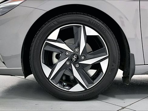 Used 2023 Hyundai Elantra Limited FWD image 10