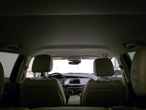 Used 2021 Cadillac XT4 Premium Luxury image 9