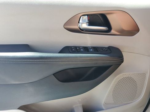 Used 2024 Chrysler Voyager LX image 24