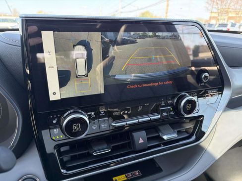 New 2026 Toyota Highlander Platinum AWD/4WD image 12