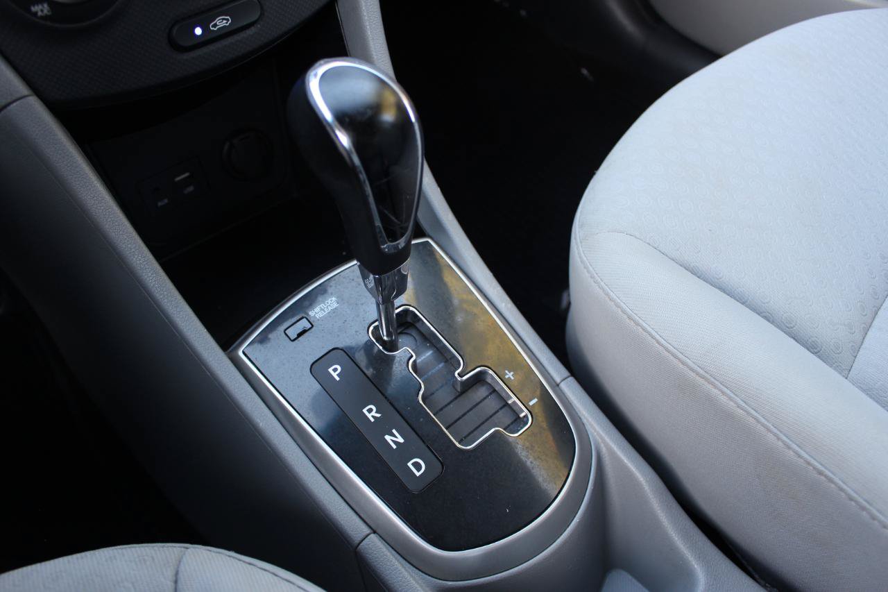 Used 2014 Hyundai Accent SE FWD image 25