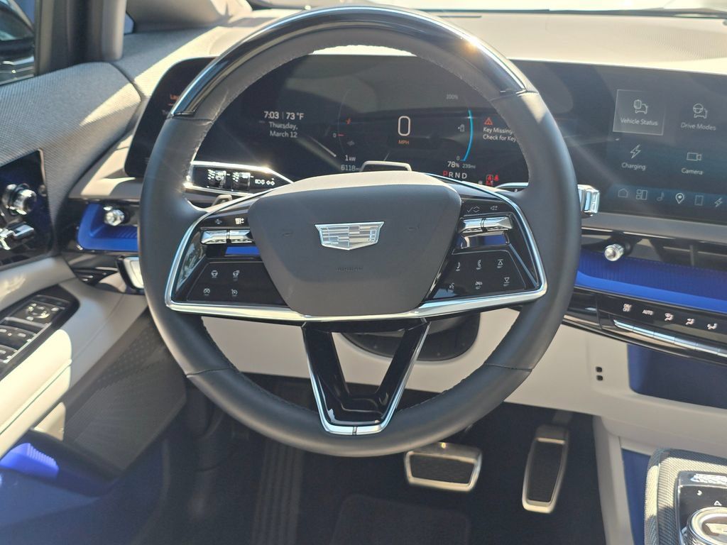 Used 2025 Cadillac Optiq Sport 1 w/ LPO, ONYX Package AWD/4WD image 19