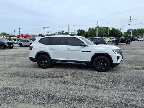 Used 2025 Volkswagen Atlas Peak Edition SE AWD/4WD image 11