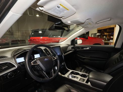 Used 2024 Ford Edge SEL image 9