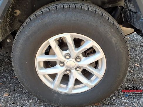 Used 2023 Jeep Wrangler Sport S image 11