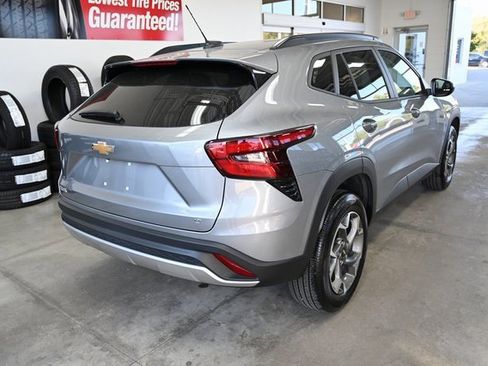 Used 2024 Chevrolet Trax LT w/ Driver Confidence Package image 6
