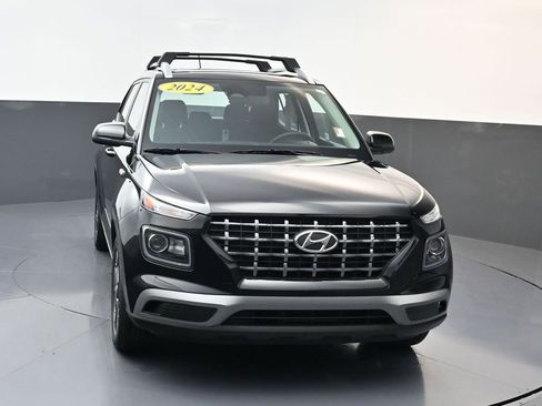 Certified 2024 Hyundai Venue SEL FWD image 9