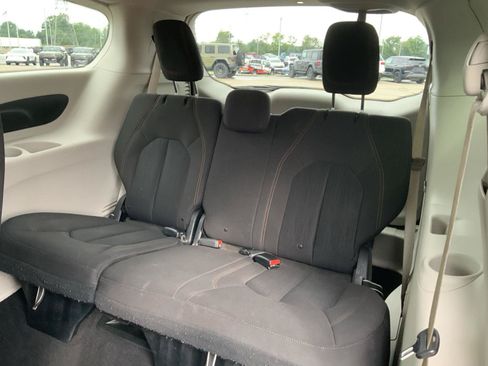 Used 2018 Chrysler Pacifica Touring Plus FWD image 59
