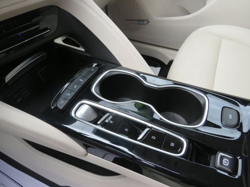 Used 2021 Buick Envision Essence w/ Technology Package I image 10